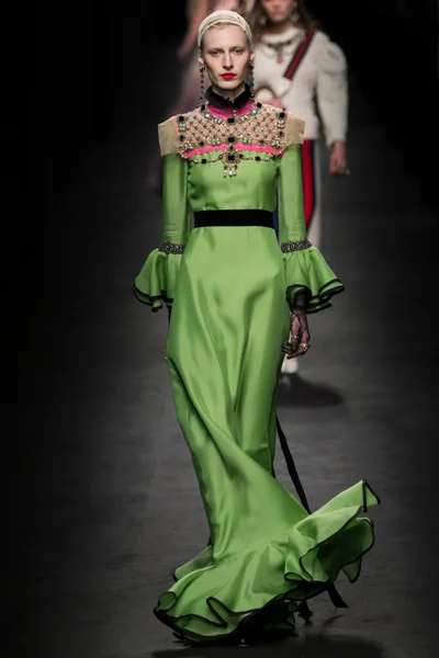 Look 35